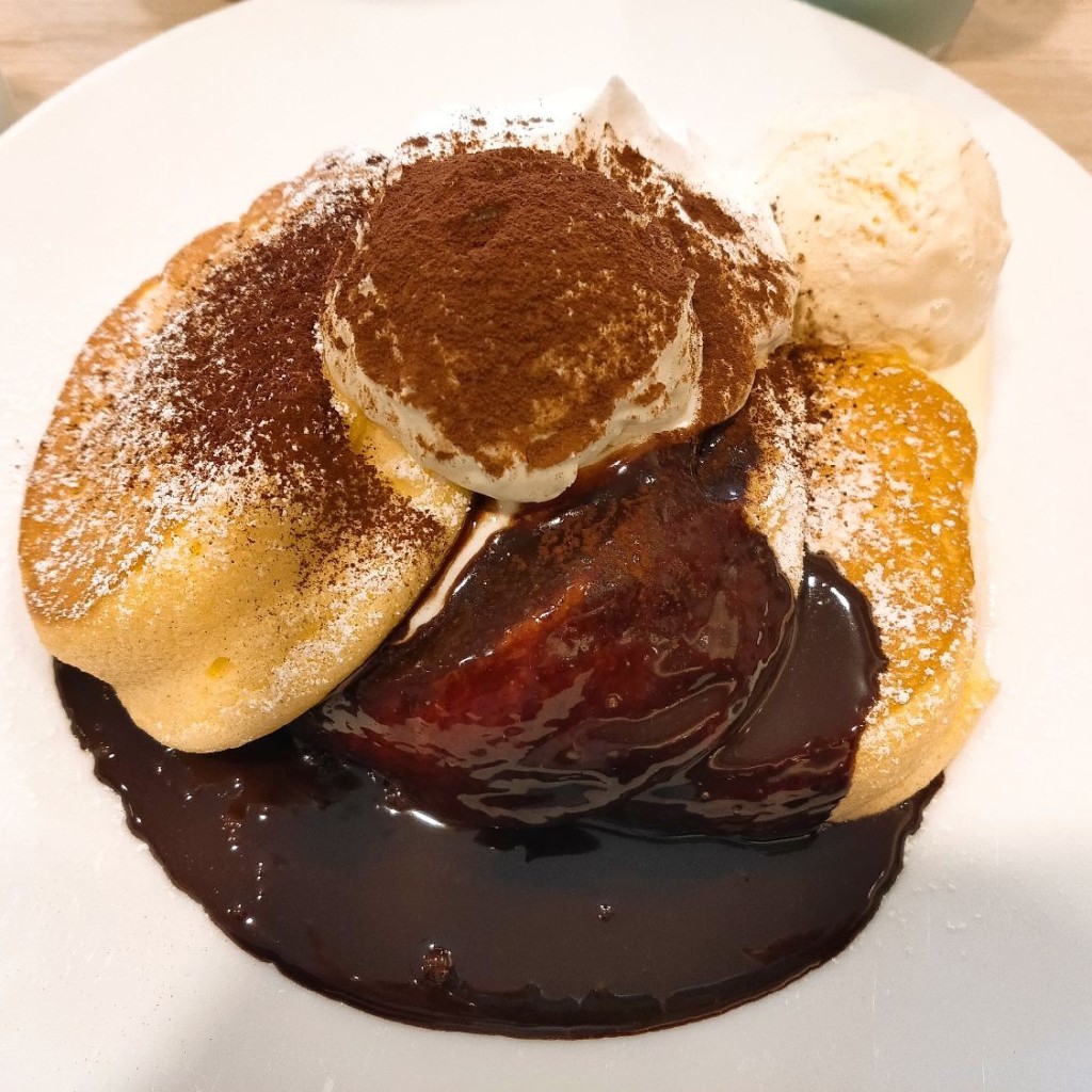 ユーザーが投稿したティラミスパンケーキの写真 - 実際訪問したユーザーが直接撮影して投稿した瀬長パンケーキ幸せのパンケーキ ウミカジテラス 沖縄店の写真