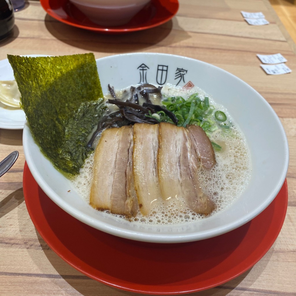 ユーザーが投稿した豚骨ラーメンの写真 - 実際訪問したユーザーが直接撮影して投稿した難波ラーメン / つけ麺黒豚とんこつ 金田家 なんばラーメン一座店の写真