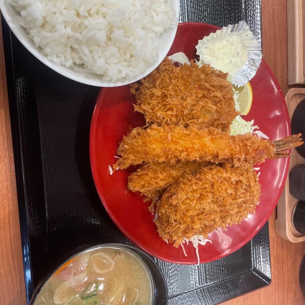 ユーザーが投稿した海老ヒレメンチカツ定食の写真 - 実際訪問したユーザーが直接撮影して投稿した津田町とんかつかつや 島根松江店の写真