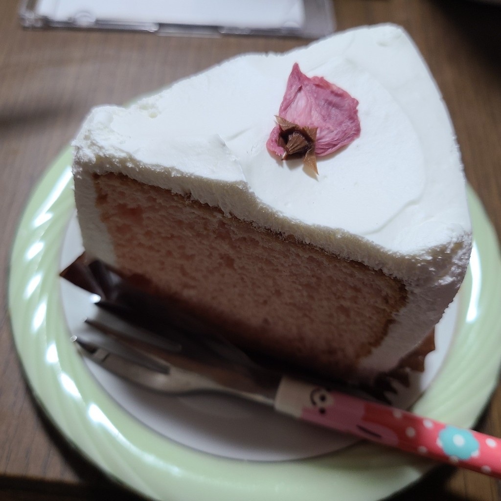 ユーザーが投稿したさくらシフォンケーキの写真 - 実際訪問したユーザーが直接撮影して投稿した南カフェスターバックスコーヒー ララガーデン春日部店の写真