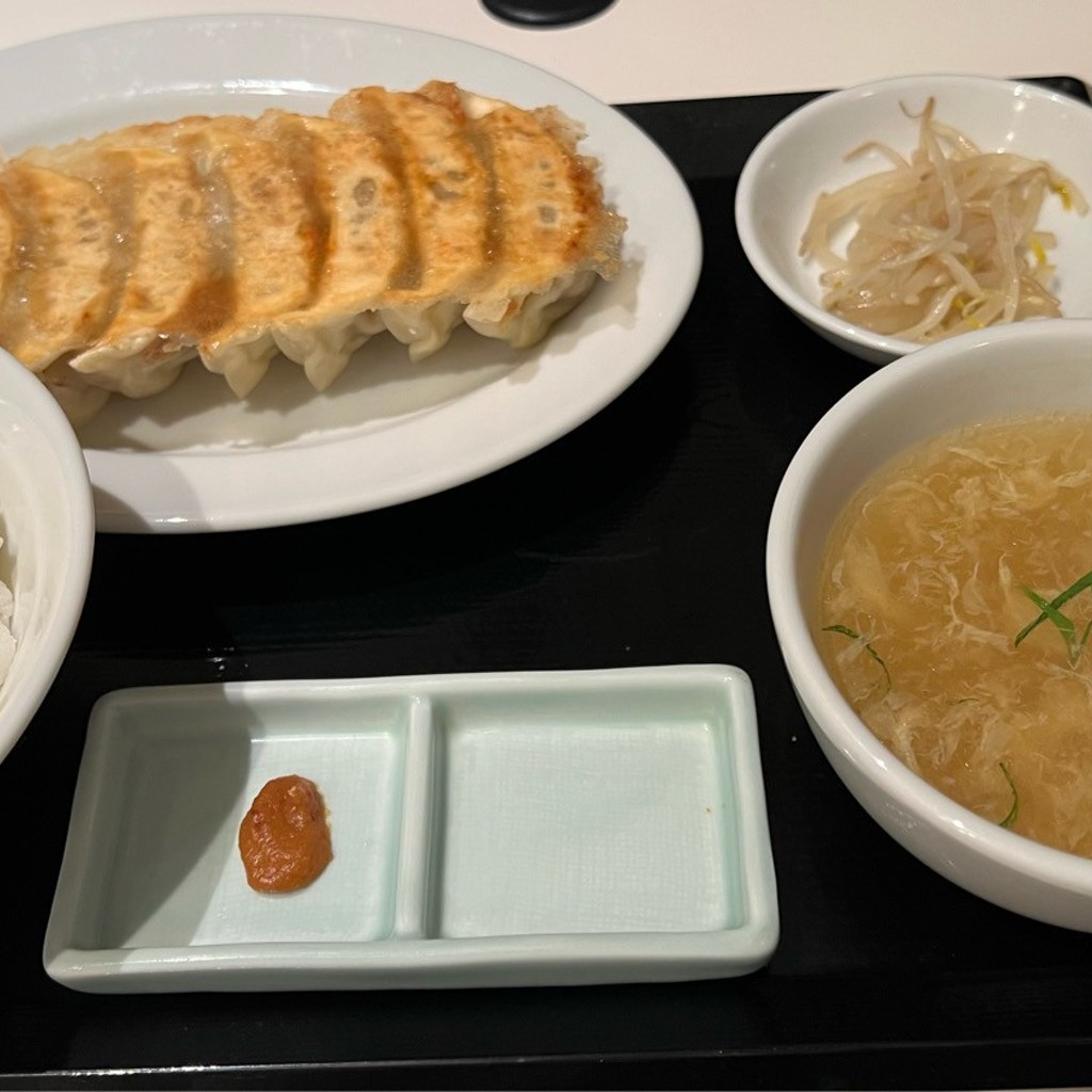 ユーザーが投稿した餃子定食の写真 - 実際訪問したユーザーが直接撮影して投稿したみなとみらい餃子つるかめ餃子キッチン マークイズみなとみらい店の写真