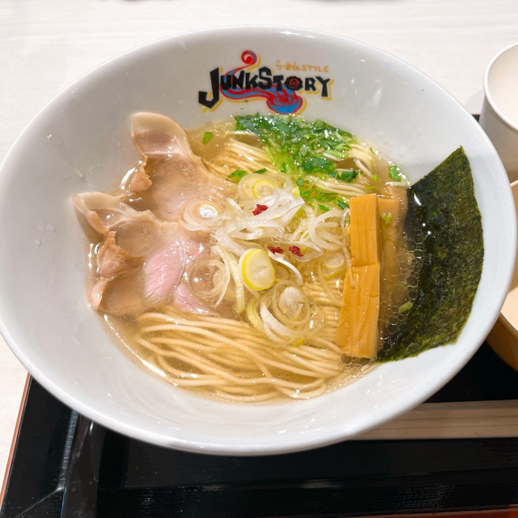 にてのさんが投稿した芝田ラーメン専門店のお店らーめんSTYLE JUNK STORY 阪急三番街店/ラーメンスタイル ジャンク ストーリー ハンキュウサンバンガイテンの写真