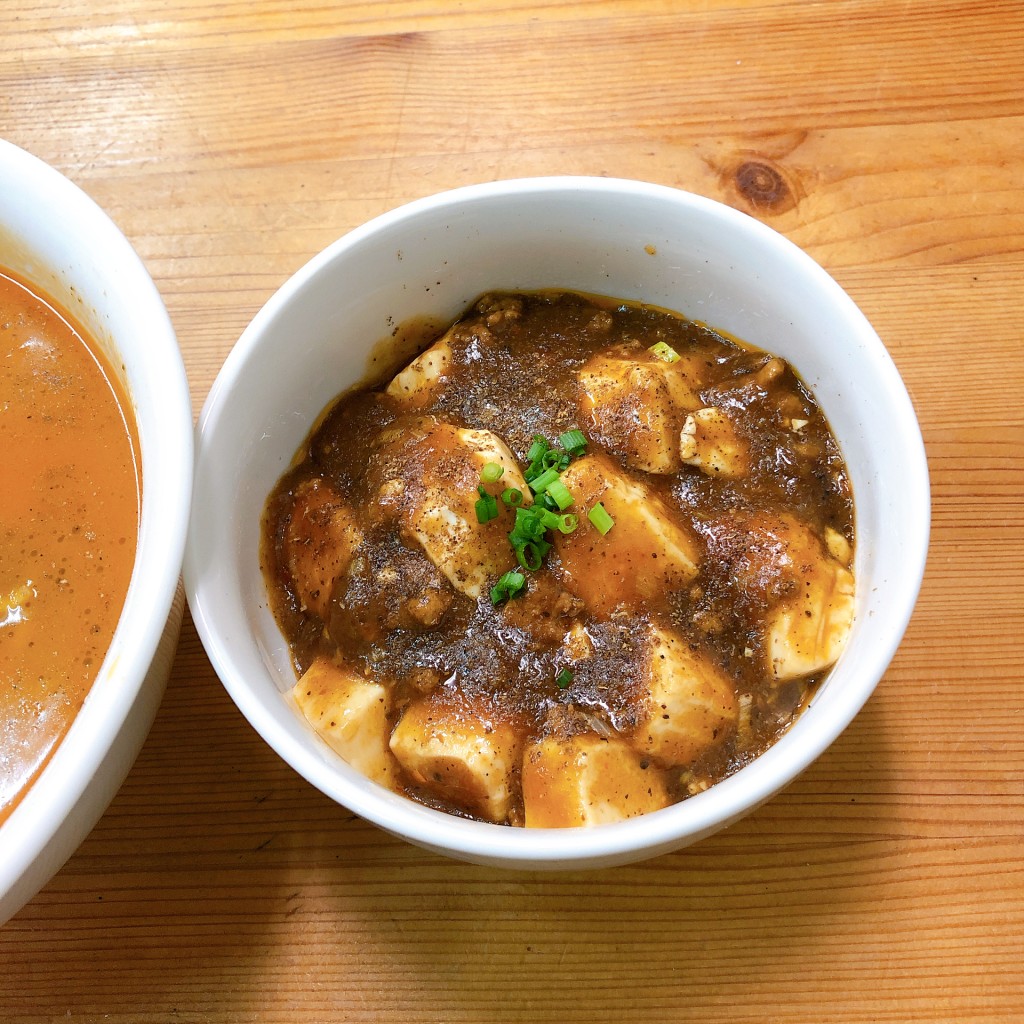 ユーザーが投稿した白ごま坦々麺(マイルド)麻婆丼セットの写真 - 実際訪問したユーザーが直接撮影して投稿した中間担々麺四川野郎の写真