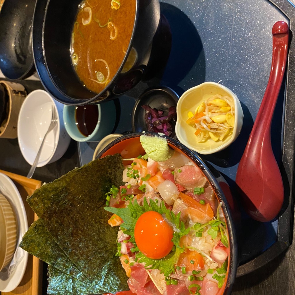 ユーザーが投稿した北の海鮮ユッケ丼の写真 - 実際訪問したユーザーが直接撮影して投稿した穂積居酒屋小樽食堂 穂積店の写真