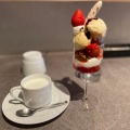苺のパルフェ - 実際訪問したユーザーが直接撮影して投稿した山本通カフェダイニングソシアルの写真のメニュー情報