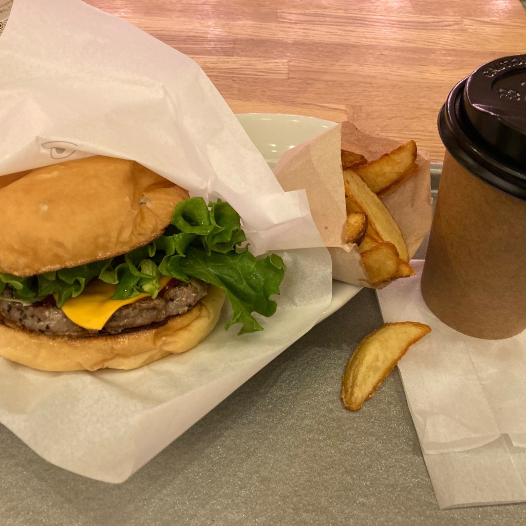 ユーザーが投稿したチーズバーガーセットの写真 - 実際訪問したユーザーが直接撮影して投稿した西新宿ハンバーガーthe 3rd Burger 新宿大ガード店の写真