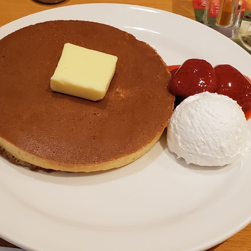 ユーザーが投稿したいちごホイップホットケーキ1枚セットの写真 - 実際訪問したユーザーが直接撮影して投稿した本通カフェ珈琲館 広島本通中央店の写真