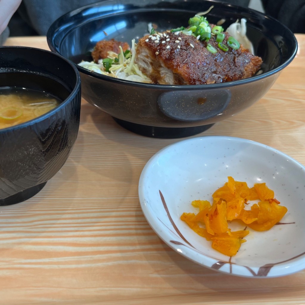 ユーザーが投稿したチキンソースかつ丼の写真 - 実際訪問したユーザーが直接撮影して投稿した黒袴町そば栃乃木の写真