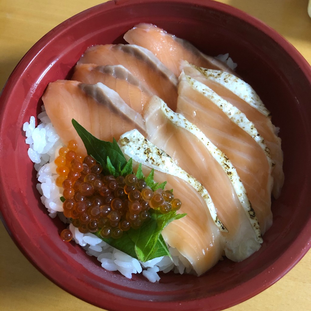 ユーザーが投稿した寿司屋のサーモン丼の写真 - 実際訪問したユーザーが直接撮影して投稿した栗面町回転寿司はま寿司 諫早栗面店の写真