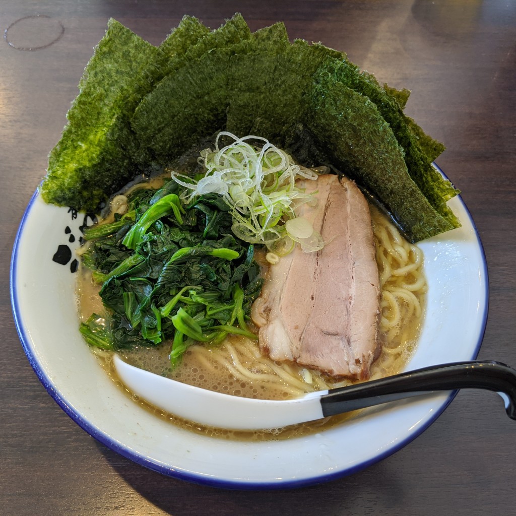 ユーザーが投稿したラーメン(海苔・ほうれん草)の写真 - 実際訪問したユーザーが直接撮影して投稿した秋根本町ラーメン / つけ麺麺家 ジロー商店の写真