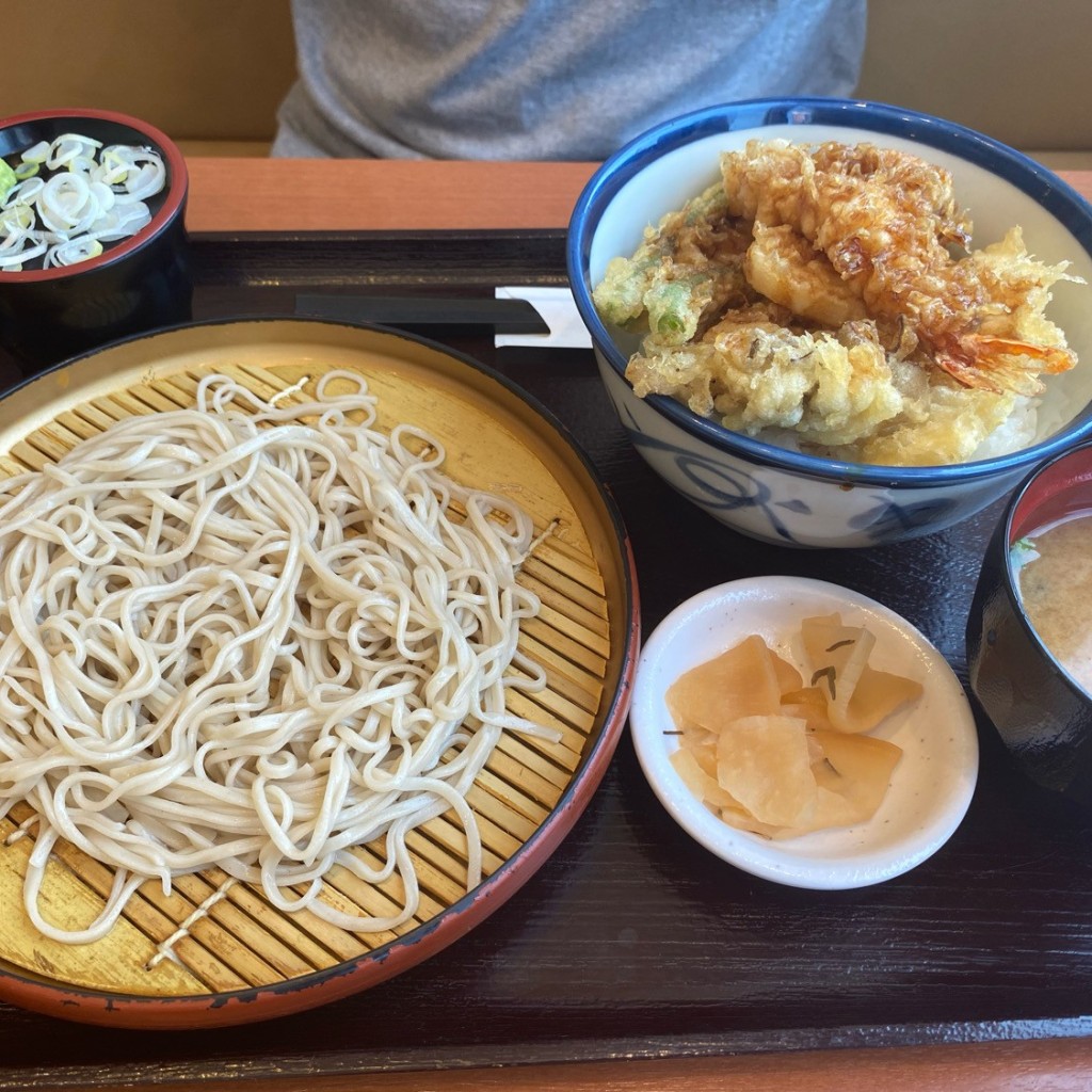 ユーザーが投稿したオールスター天丼ービスセット (冷小そば)の写真 - 実際訪問したユーザーが直接撮影して投稿した正代天丼天丼てんや 東松山店の写真