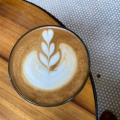 ラテ - 実際訪問したユーザーが直接撮影して投稿した奥沢コーヒー専門店Okusawa Factory Coffee and Bakesの写真のメニュー情報