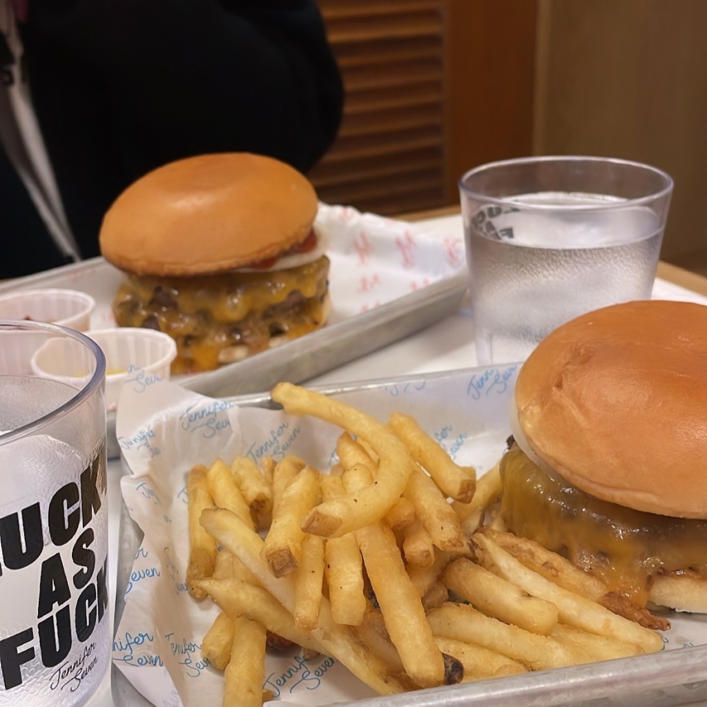 ユーザーが投稿したOld School Cheese Burger + ホソの写真 - 実際訪問したユーザーが直接撮影して投稿したハンバーガーJENNIFER SEVENの写真