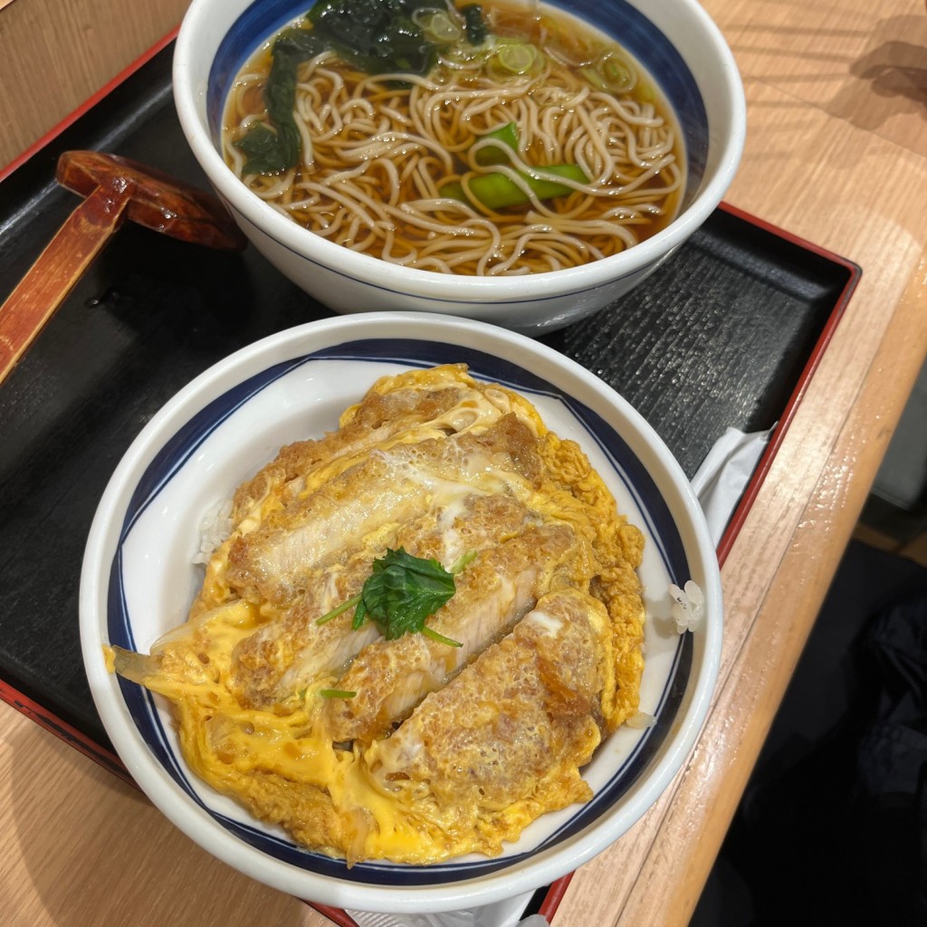 ユーザーが投稿したカツ丼 かけそばセットの写真 - 実際訪問したユーザーが直接撮影して投稿した新宿うどんそば処 信州屋 新宿南口店の写真