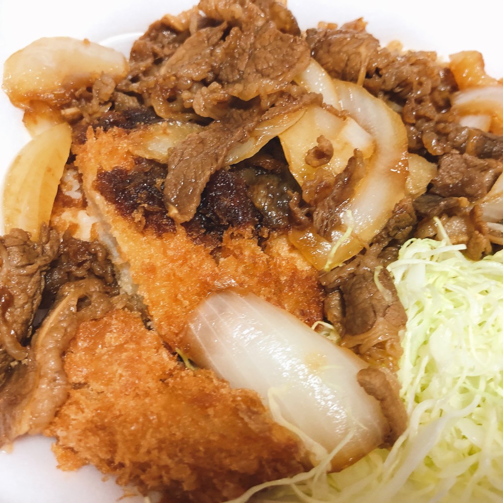 ユーザーが投稿した牛バラ焼きチキンカツ丼の写真 - 実際訪問したユーザーが直接撮影して投稿した東光寺町とんかつかつや 博多東光寺店の写真