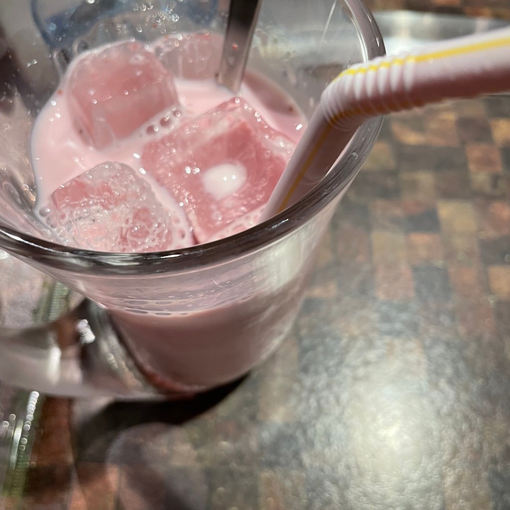 ユーザーが投稿したイチゴミルクの写真 - 実際訪問したユーザーが直接撮影して投稿した九条南ハンバーグびっくりドンキー フォレオ大阪ドームシティ店の写真