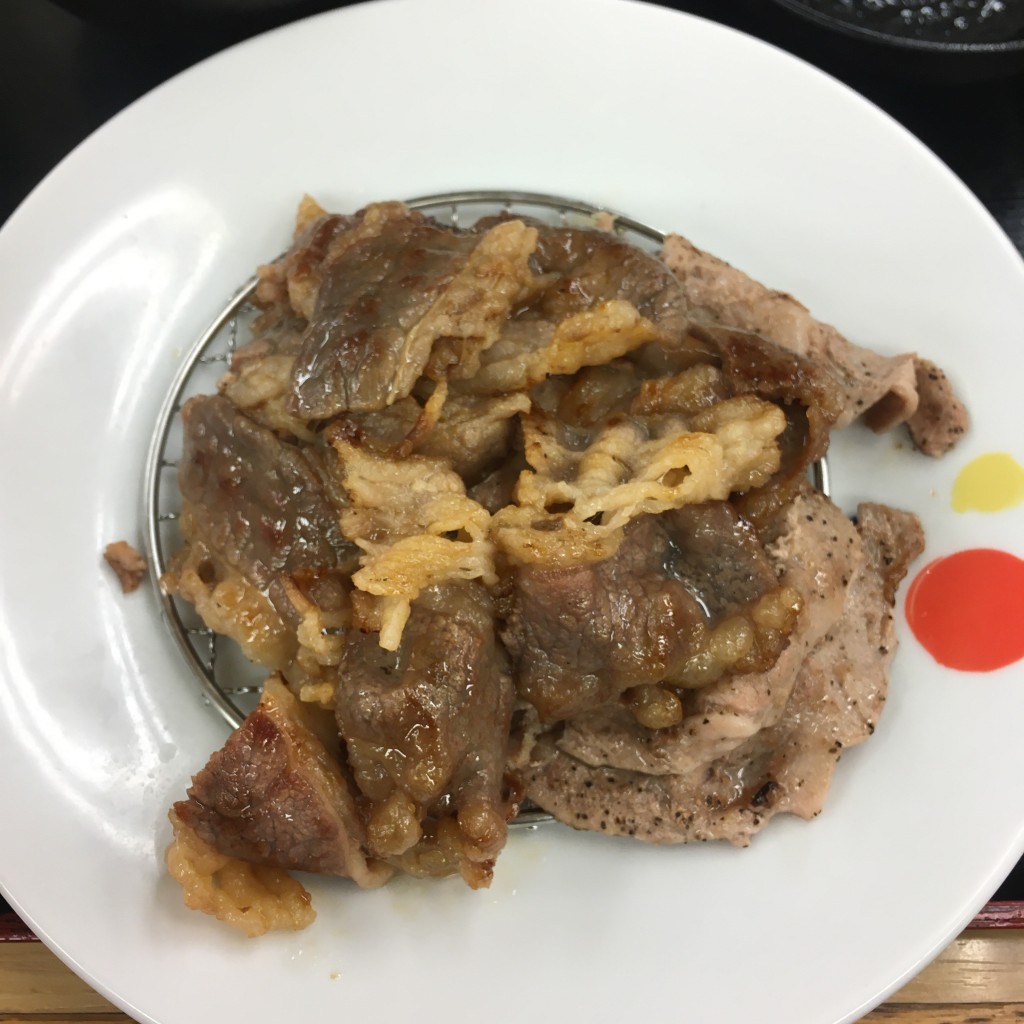 ユーザーが投稿した牛カルビ豚焼肉定食の写真 - 実際訪問したユーザーが直接撮影して投稿した馬場下町牛丼松屋 早稲田店の写真