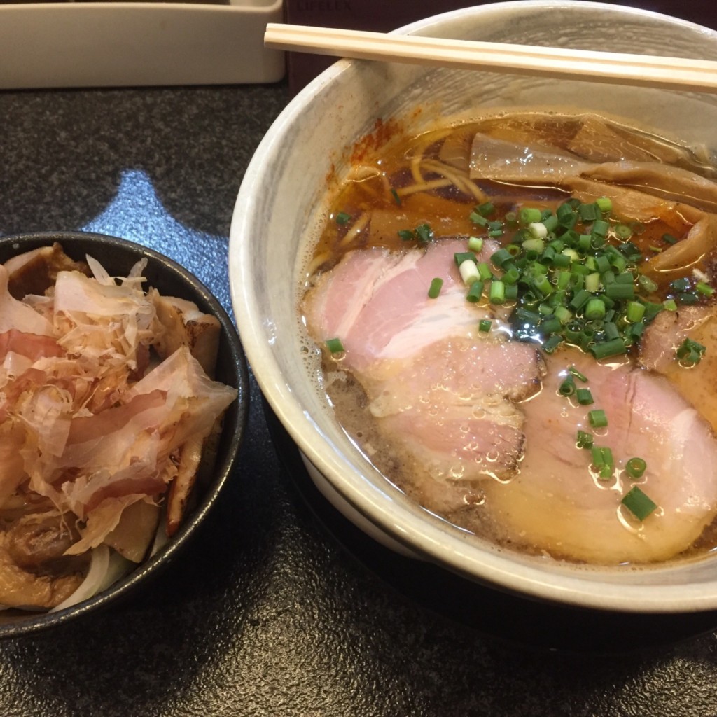 ユーザーが投稿した背脂魚介醤油ラーメン、塩ラーメン、チャーシュー丼の写真 - 実際訪問したユーザーが直接撮影して投稿した与古道町ラーメン専門店満麺の笑みの写真