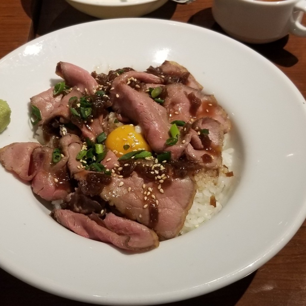 ユーザーが投稿したLローストビーフ丼の写真 - 実際訪問したユーザーが直接撮影して投稿した丸の内ダイニングバーACORN 東京駅店の写真