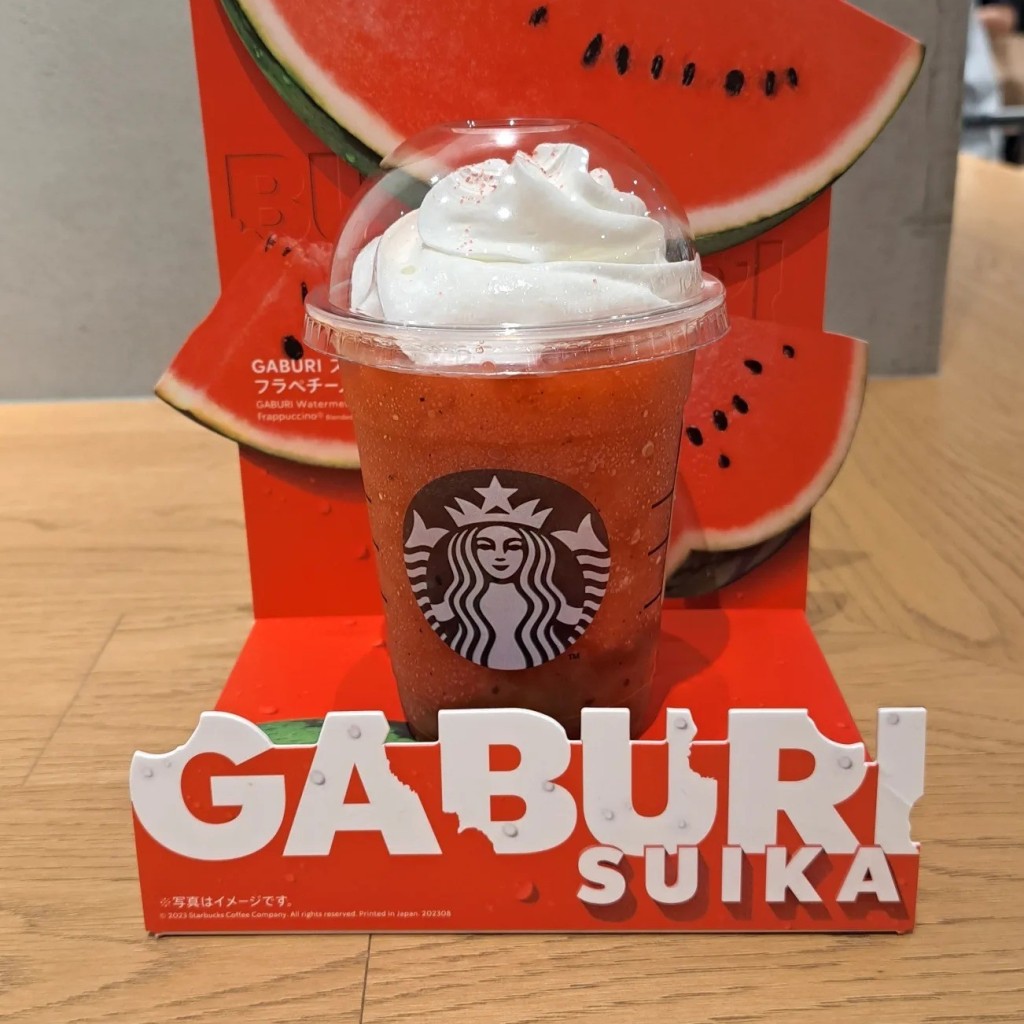 ユーザーが投稿したGABURI スイカ フラペチーノの写真 - 実際訪問したユーザーが直接撮影して投稿した筒井カフェスターバックスコーヒー TSUTAYA BOOKSTORE エミフルMASAKI店の写真