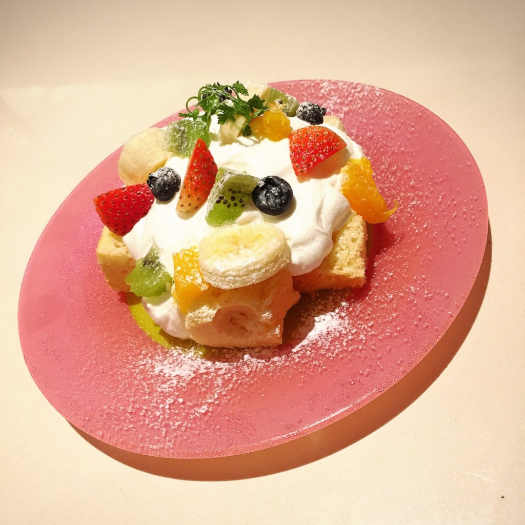ユーザーが投稿した生フルーツシフォンケーキの写真 - 実際訪問したユーザーが直接撮影して投稿した千代田カフェGolden child cafeの写真