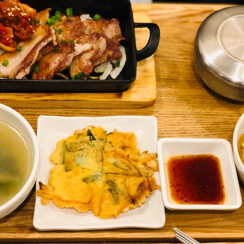 ユーザーが投稿した三元豚サムギョプサルセットの写真 - 実際訪問したユーザーが直接撮影して投稿した天神韓国料理ポチャ 福岡パルコの写真