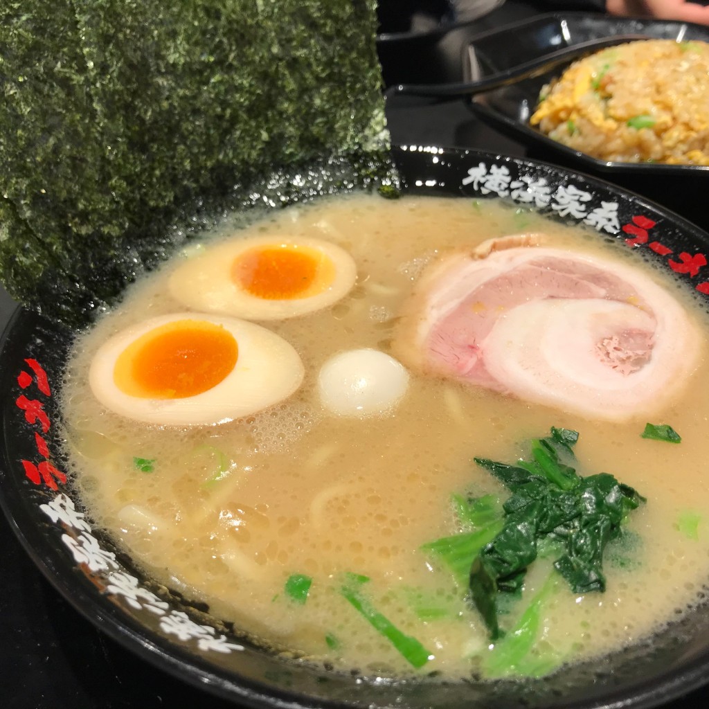 もも0さんが投稿した片場ラーメン / つけ麺のお店横浜家系ラーメン 有楽家片場店/ヨコハマカケイラーメン ユウラクヤ カタバテンの写真