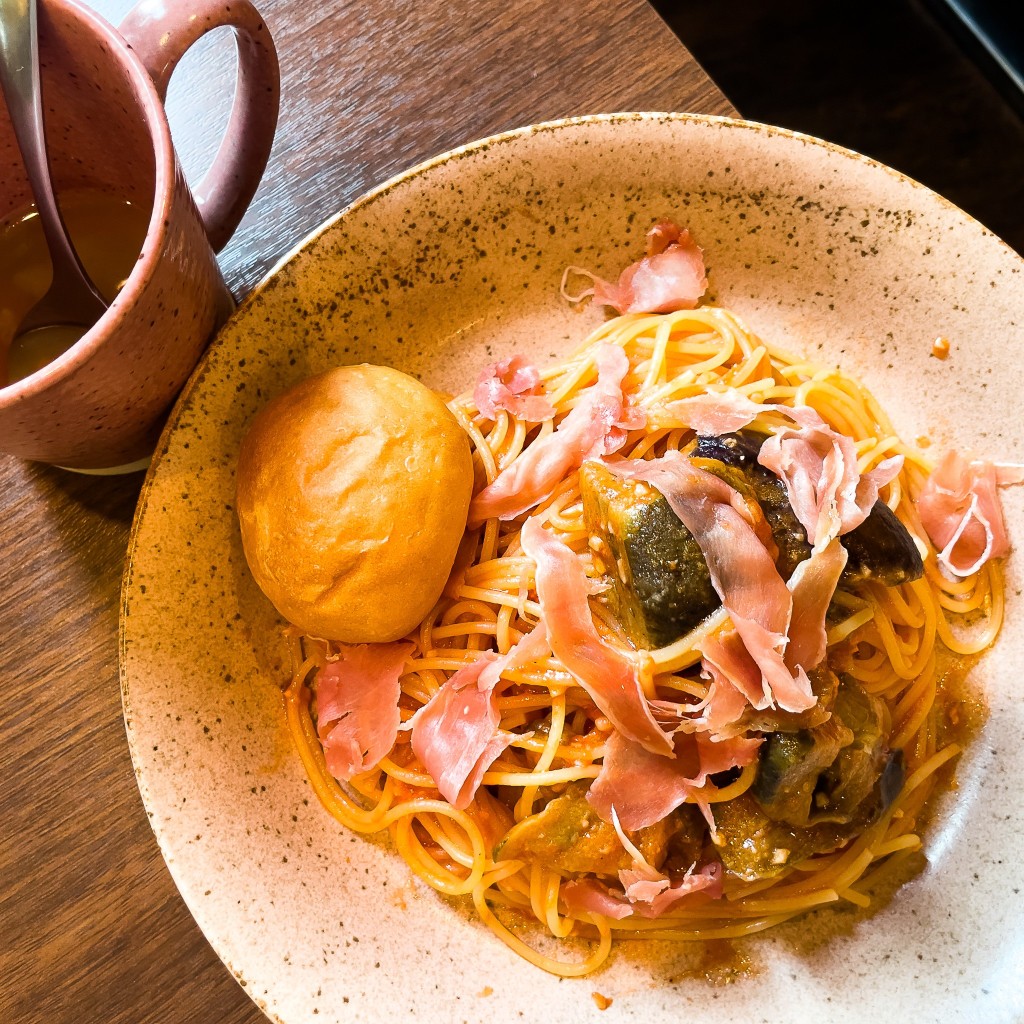 ユーザーが投稿した揚げナスと生ハムのトマトスパゲティの写真 - 実際訪問したユーザーが直接撮影して投稿した中央イタリアンクッチーナ・パッキアの写真