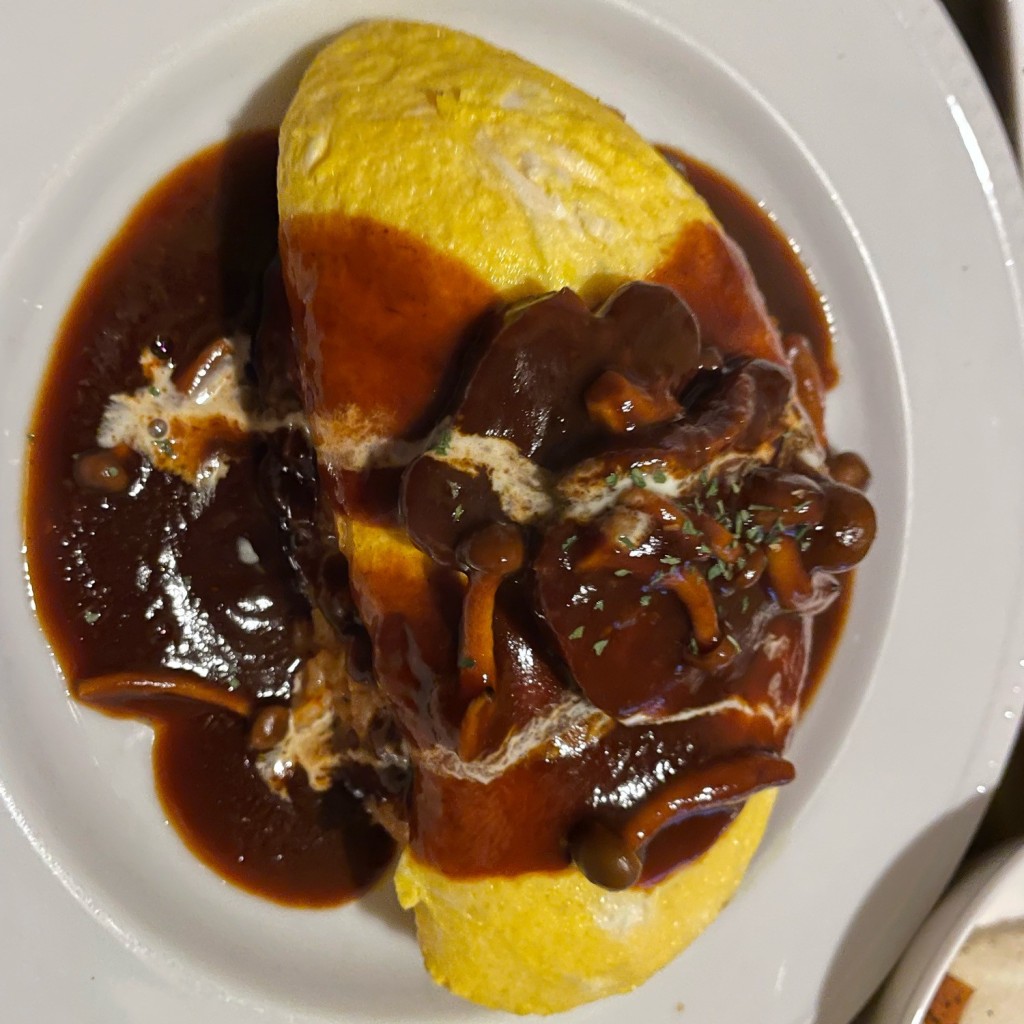 ユーザーが投稿した牛タンシチューのデミソースオムライスの写真 - 実際訪問したユーザーが直接撮影して投稿した上王瀬町イタリアングルグル イタリア食堂の写真