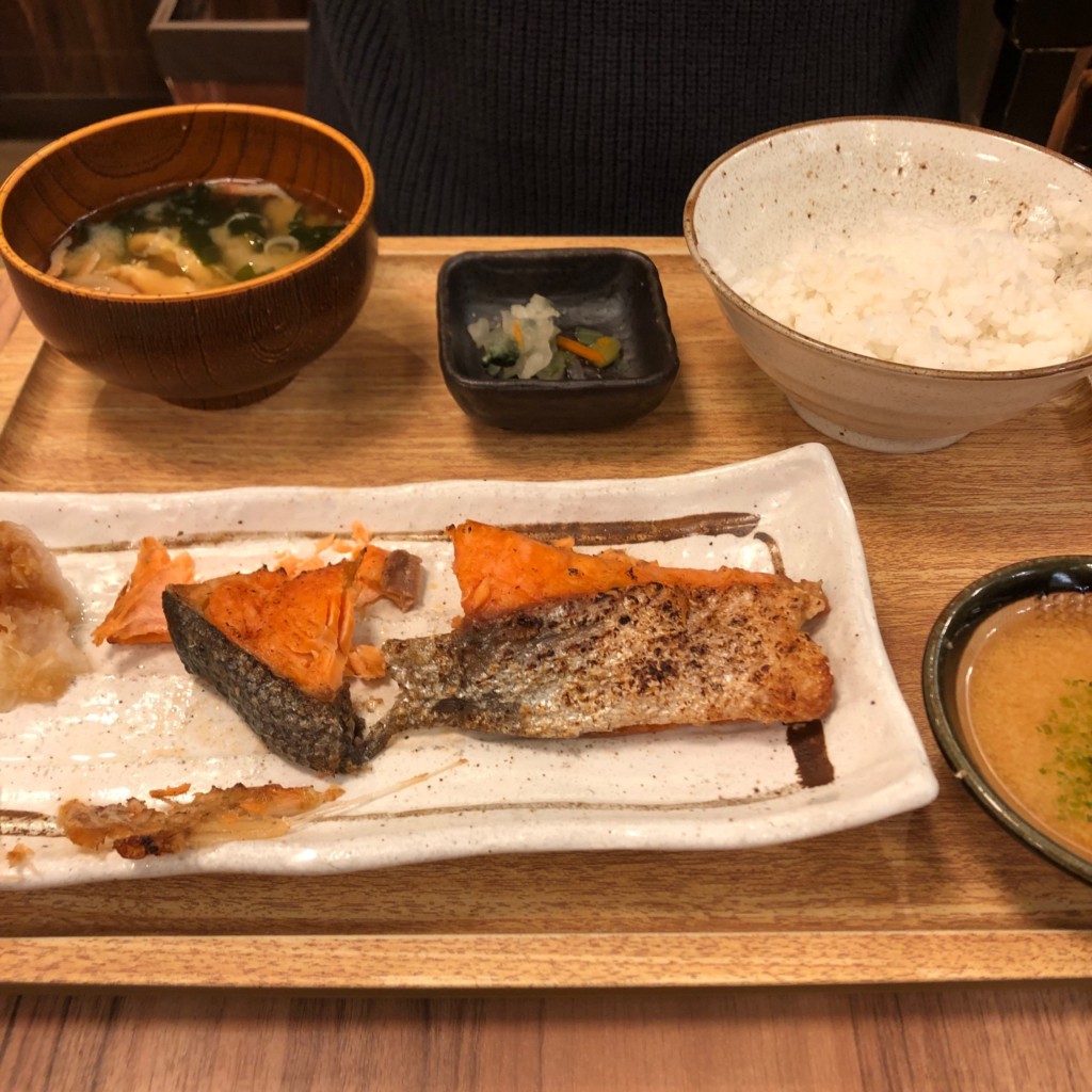 ユーザーが投稿した銀鮭塩焼定食の写真 - 実際訪問したユーザーが直接撮影して投稿した北幸ステーキとと和くら ヨドバシ横浜店の写真
