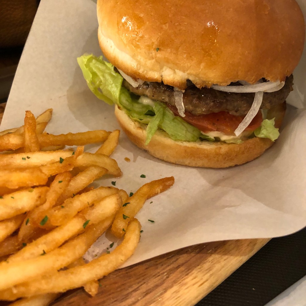 ユーザーが投稿したチーズバーガーの写真 - 実際訪問したユーザーが直接撮影して投稿した上野フードコートGOO FOOD HALL 上野マルイ店の写真