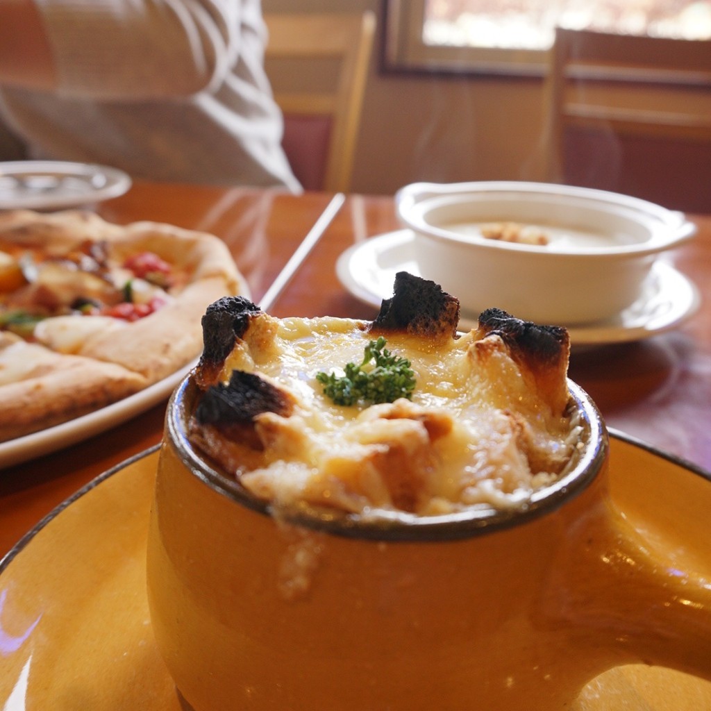 ユーザーが投稿したオニオングラタンスープの写真 - 実際訪問したユーザーが直接撮影して投稿した北山ベーカリーベーカリーレストラン エピの写真