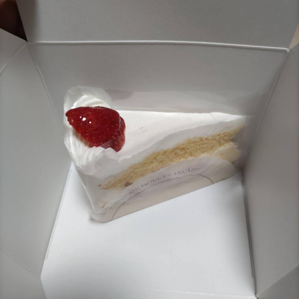 ユーザーが投稿した苺のショートケーキの写真 - 実際訪問したユーザーが直接撮影して投稿した富田町ケーキドエル 富田北店の写真