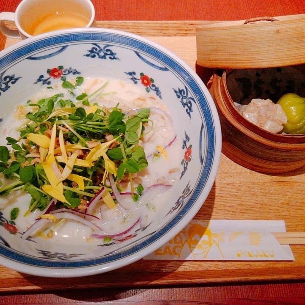 ユーザーが投稿した蒸し鶏と豆苗の白湯フォーの写真 - 実際訪問したユーザーが直接撮影して投稿した新宿アジア / エスニックサナギ  新宿の写真