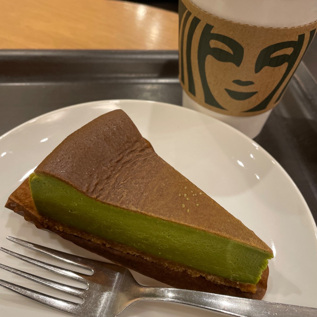 ユーザーが投稿した宇治抹茶チーズケーキの写真 - 実際訪問したユーザーが直接撮影して投稿した原町田カフェスターバックスコーヒー 小田急町田駅店の写真