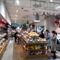 実際訪問したユーザーが直接撮影して投稿した新宿カフェDEAN & DELUCA 新宿の店舗内部の雰囲気写真