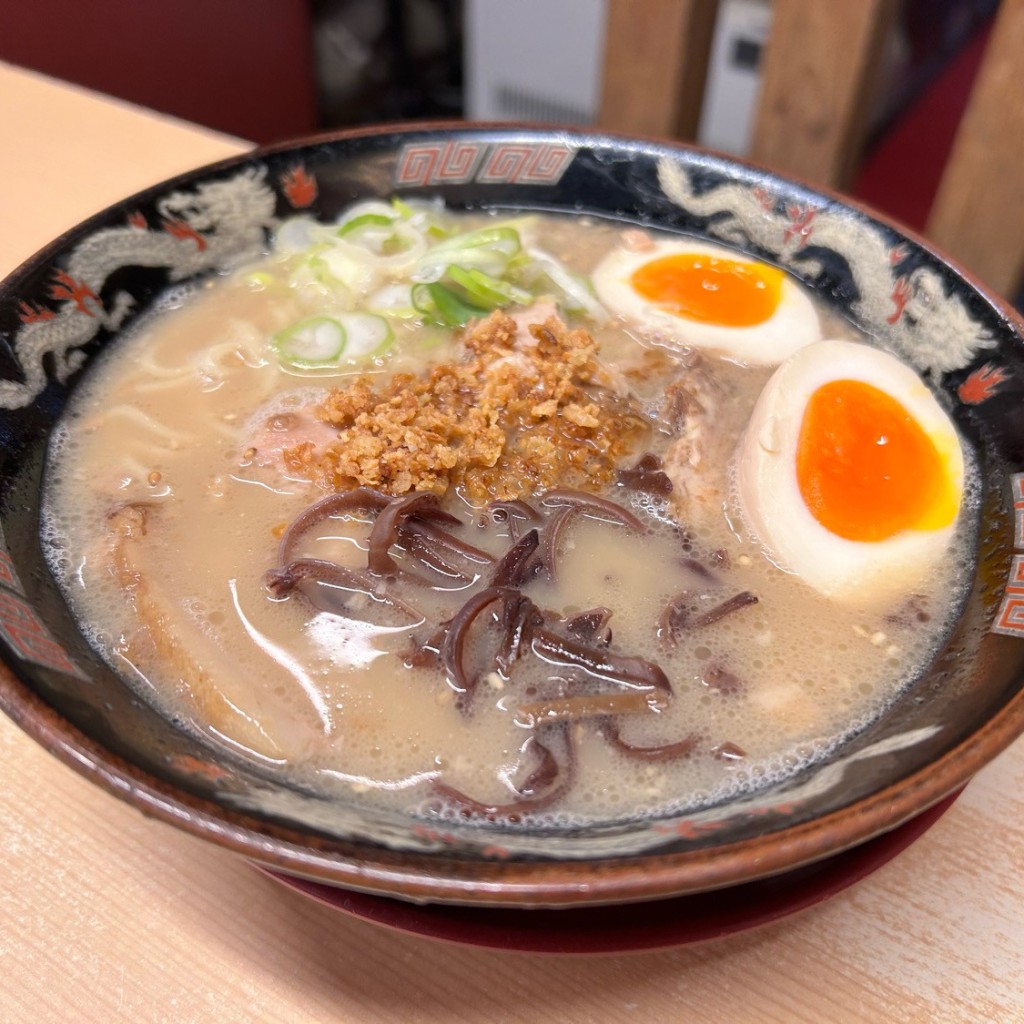 ユーザーが投稿した半熟煮玉子ラーメンの写真 - 実際訪問したユーザーが直接撮影して投稿した中央町ラーメン専門店豚とろラーメン 中央駅前店の写真