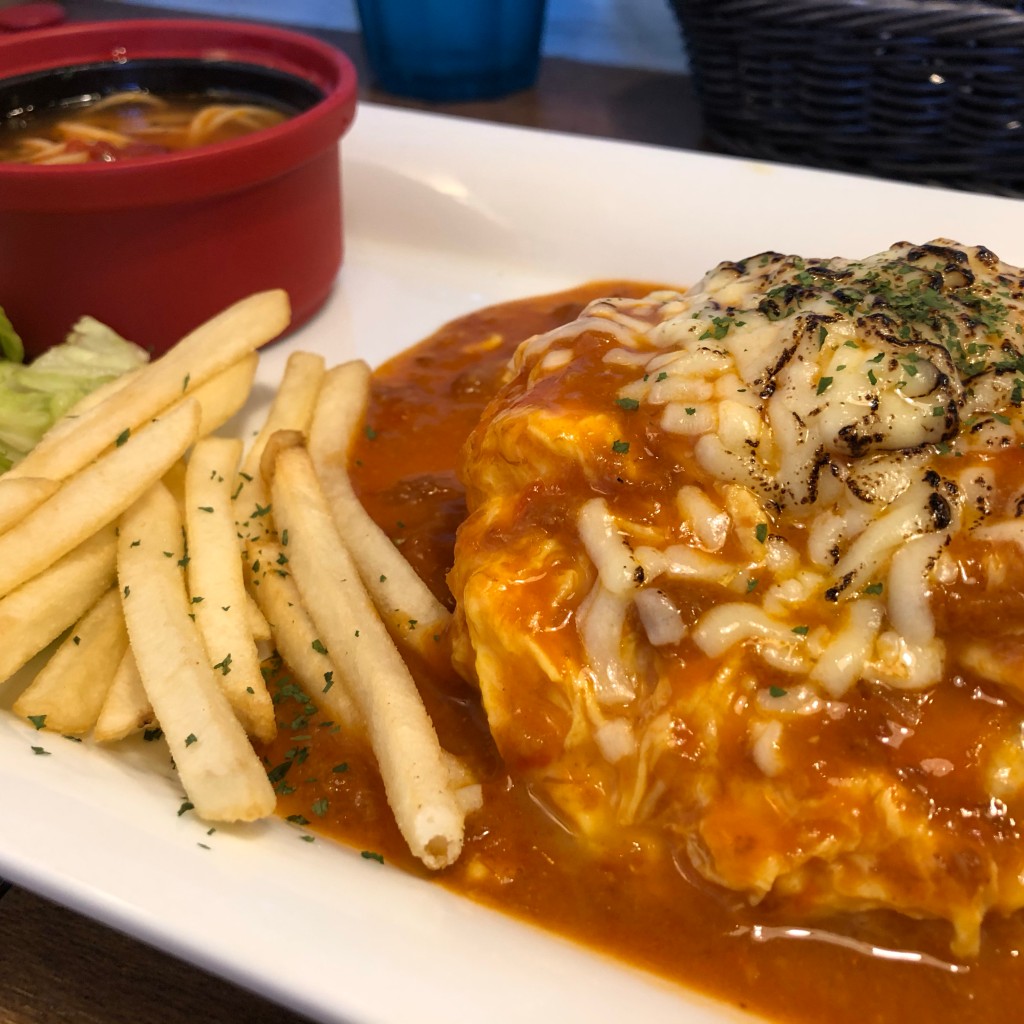 ユーザーが投稿したとろ〜り焼きチーズの蟹トマトクリームオムライスの写真 - 実際訪問したユーザーが直接撮影して投稿した高田馬場洋食オムライスLABOの写真