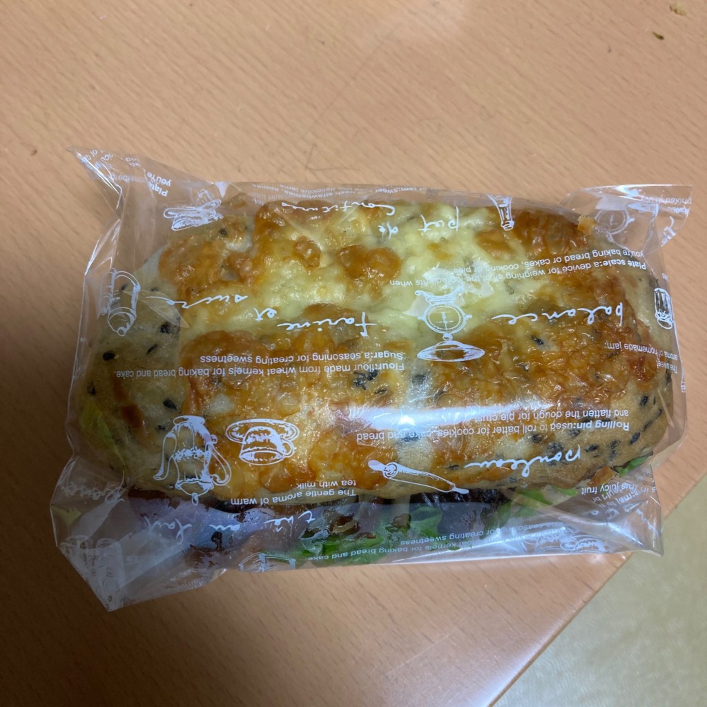 ユーザーが投稿したゴマチーズのきんぴらチキンの写真 - 実際訪問したユーザーが直接撮影して投稿した新松戸北ベーカリーサフラン 新松戸店の写真