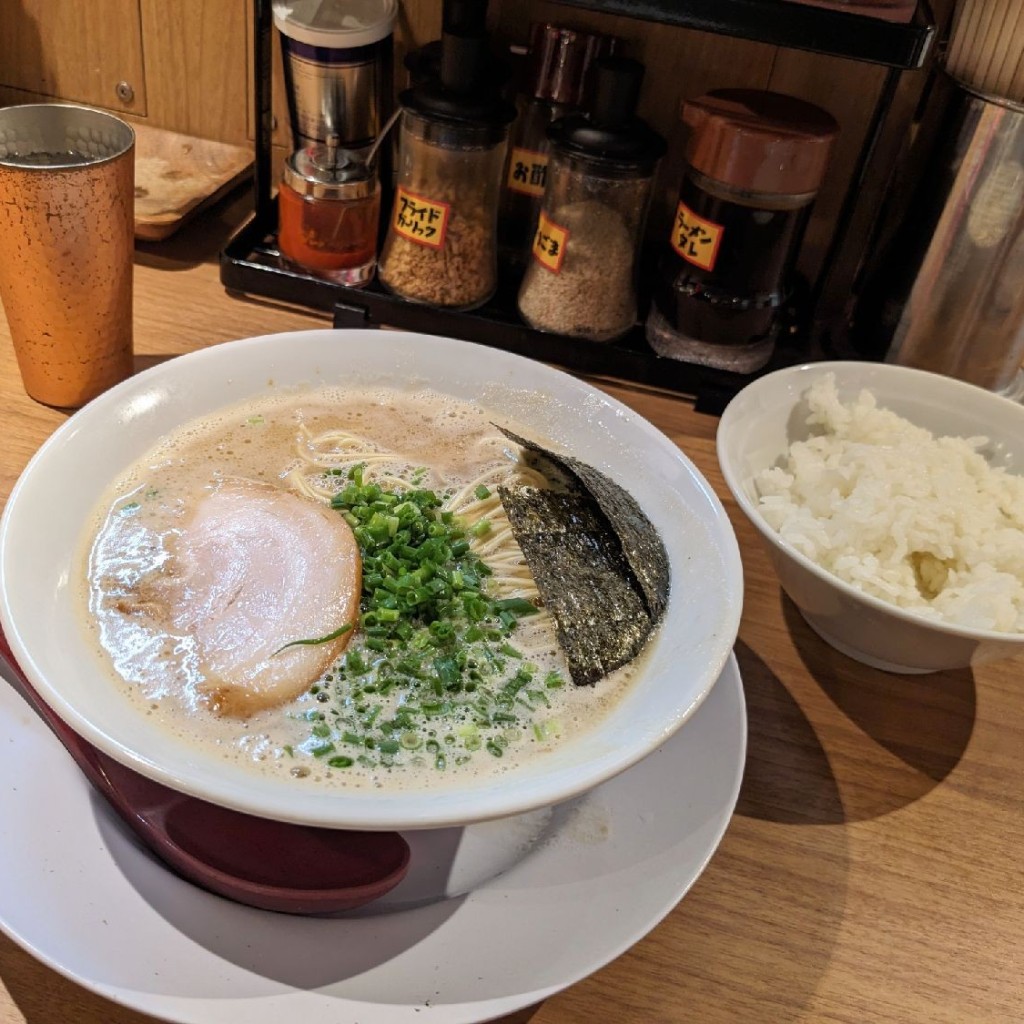 ユーザーが投稿したとんこつラーメンの写真 - 実際訪問したユーザーが直接撮影して投稿した八重洲ラーメン専門店がっとん 東京ラーメン横丁店の写真