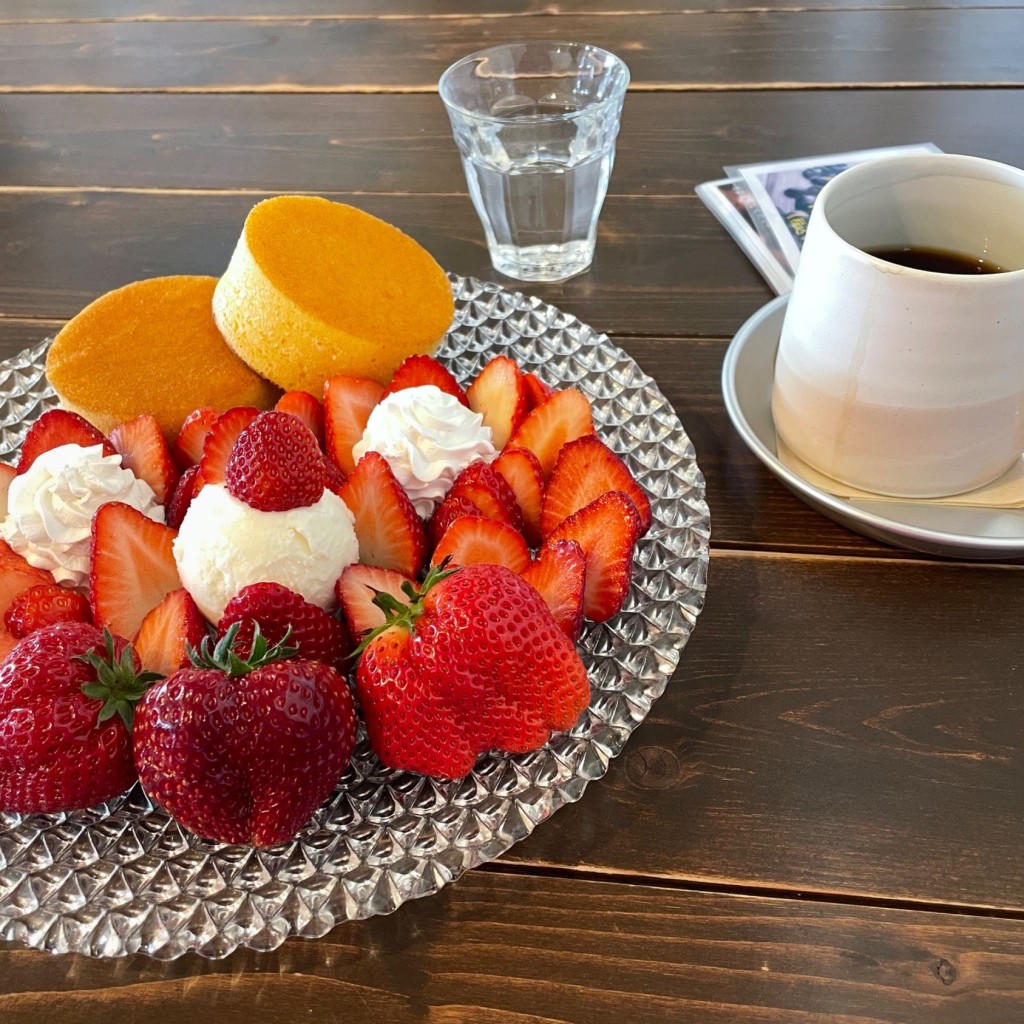 ユーザーが投稿したSいちごのパンケーキの写真 - 実際訪問したユーザーが直接撮影して投稿した萱場カフェくろいちごcafeの写真