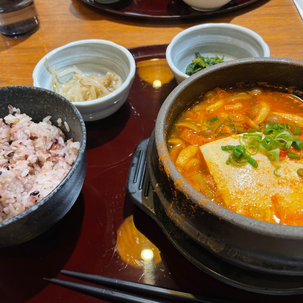 ユーザーが投稿したL塩きのこスンドゥブ定食の写真 - 実際訪問したユーザーが直接撮影して投稿した渋谷韓国料理韓国ごはん・酒家 ダイダイ 渋谷ストリーム店の写真