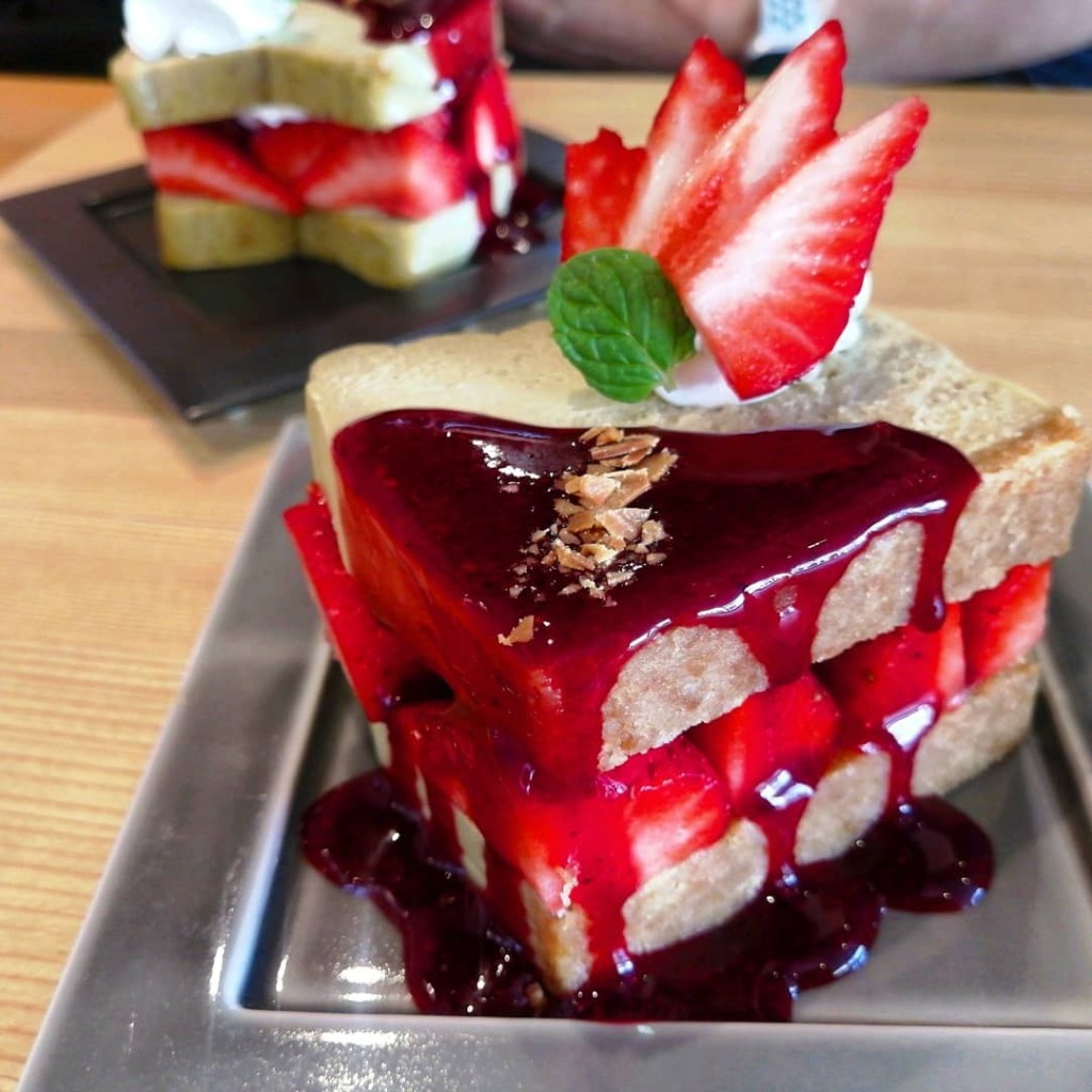 ユーザーが投稿したあまおうのピスタチオサンドチーズケーキの写真 - 実際訪問したユーザーが直接撮影して投稿した春吉カフェcosaell coffee and cheesecakeの写真