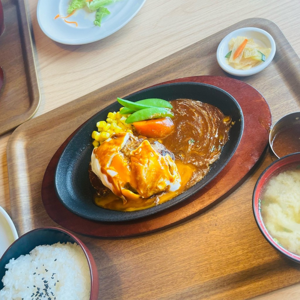 ユーザーが投稿した目玉焼きハンバーグの写真 - 実際訪問したユーザーが直接撮影して投稿した和泉カフェWOODYの写真