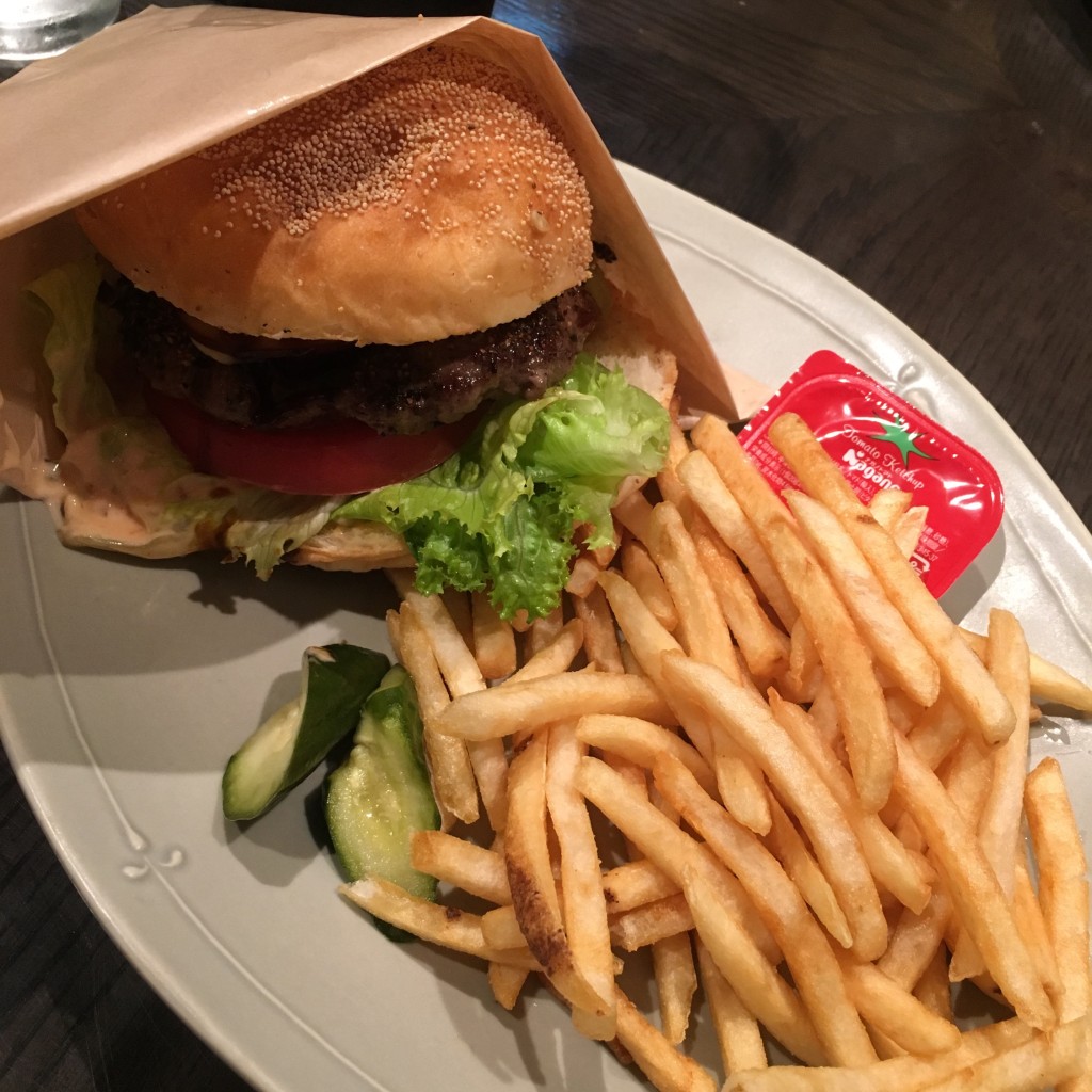 ユーザーが投稿したLunchSmokyBurgerの写真 - 実際訪問したユーザーが直接撮影して投稿した千駄ヶ谷アメリカ料理tavern on Sの写真