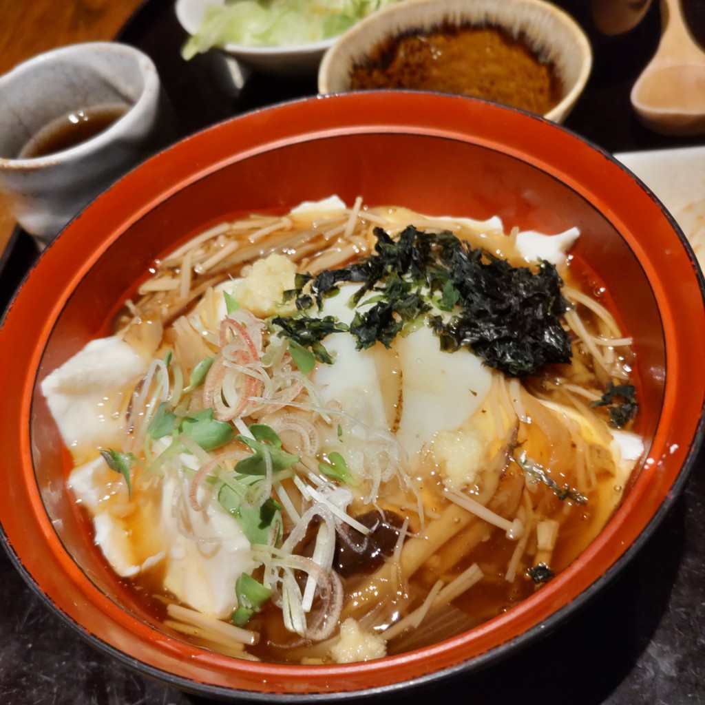 ユーザーが投稿したたっぷり野菜のおとうふ丼の写真 - 実際訪問したユーザーが直接撮影して投稿した名駅魚介 / 海鮮料理豆家 別邸 しびかまの写真