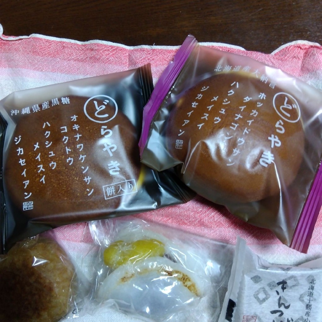 ユーザーが投稿した沖縄県産黒糖どらやき餅入りの写真 - 実際訪問したユーザーが直接撮影して投稿した田沼スイーツシャトレーゼ 田沼店の写真