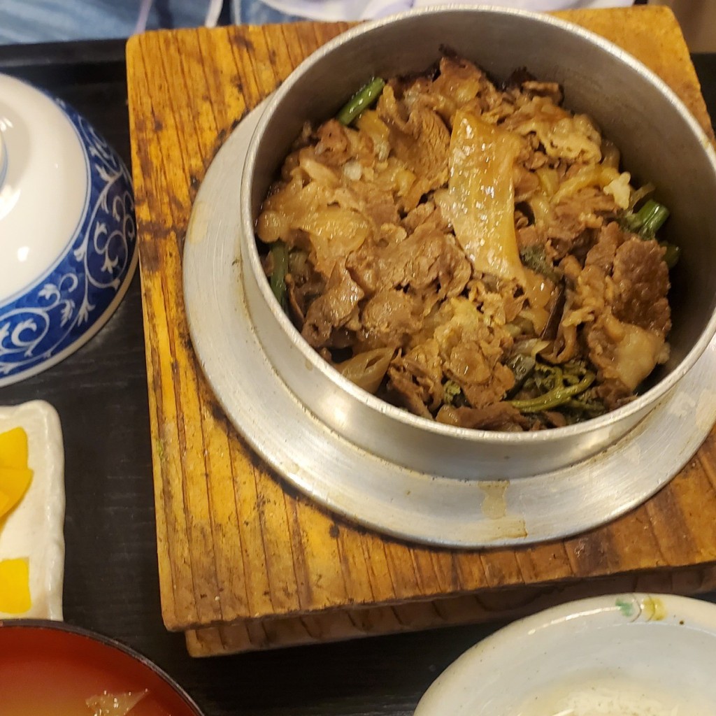 ユーザーが投稿した牛釜飯 単品の写真 - 実際訪問したユーザーが直接撮影して投稿した草津和食 / 日本料理いいやま亭の写真