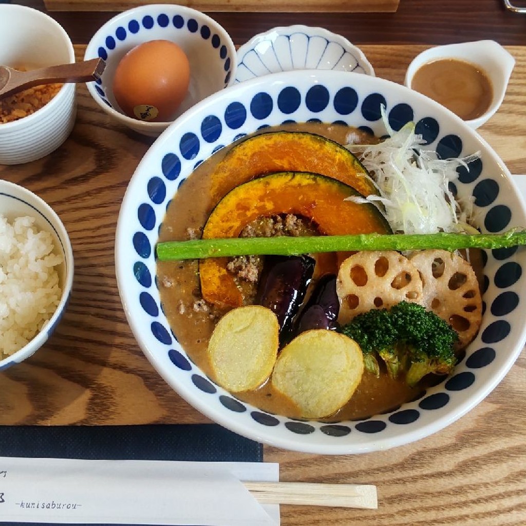 ユーザーが投稿した素揚げ野菜 山椒胡麻カレーうどんの写真 - 実際訪問したユーザーが直接撮影して投稿した真備町有井うどん山椒カレーうどん専門 國三郎の写真