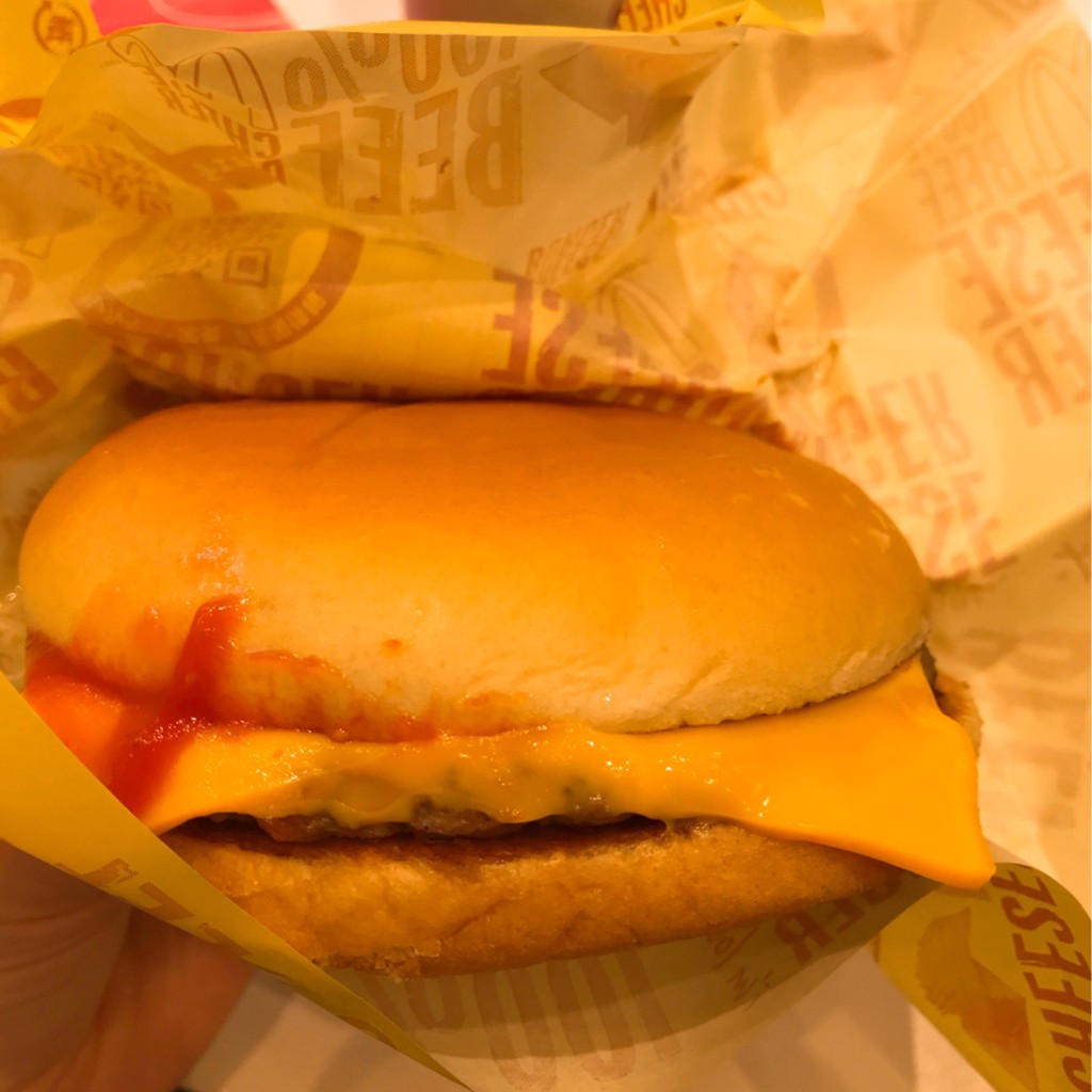 ユーザーが投稿したチーズバーガーの写真 - 実際訪問したユーザーが直接撮影して投稿した新鎌ケ谷ファーストフードマクドナルド 新鎌ヶ谷駅前店の写真